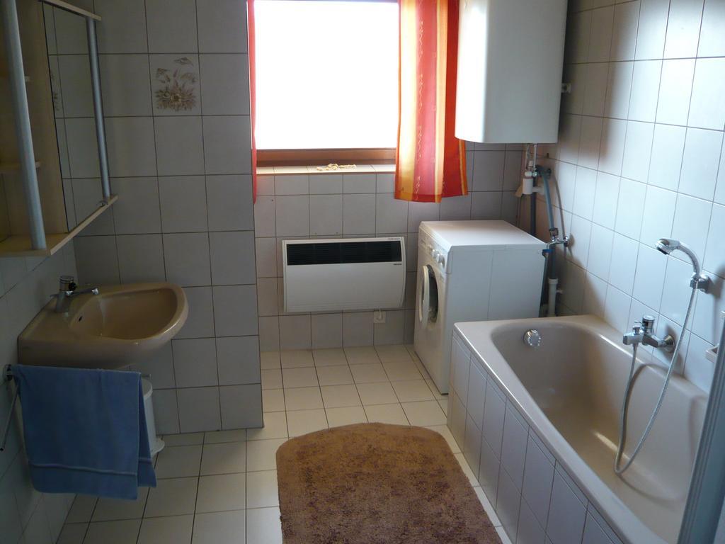 Appartementhaus Karawankenpromenade Velden am Woerthersee Room photo